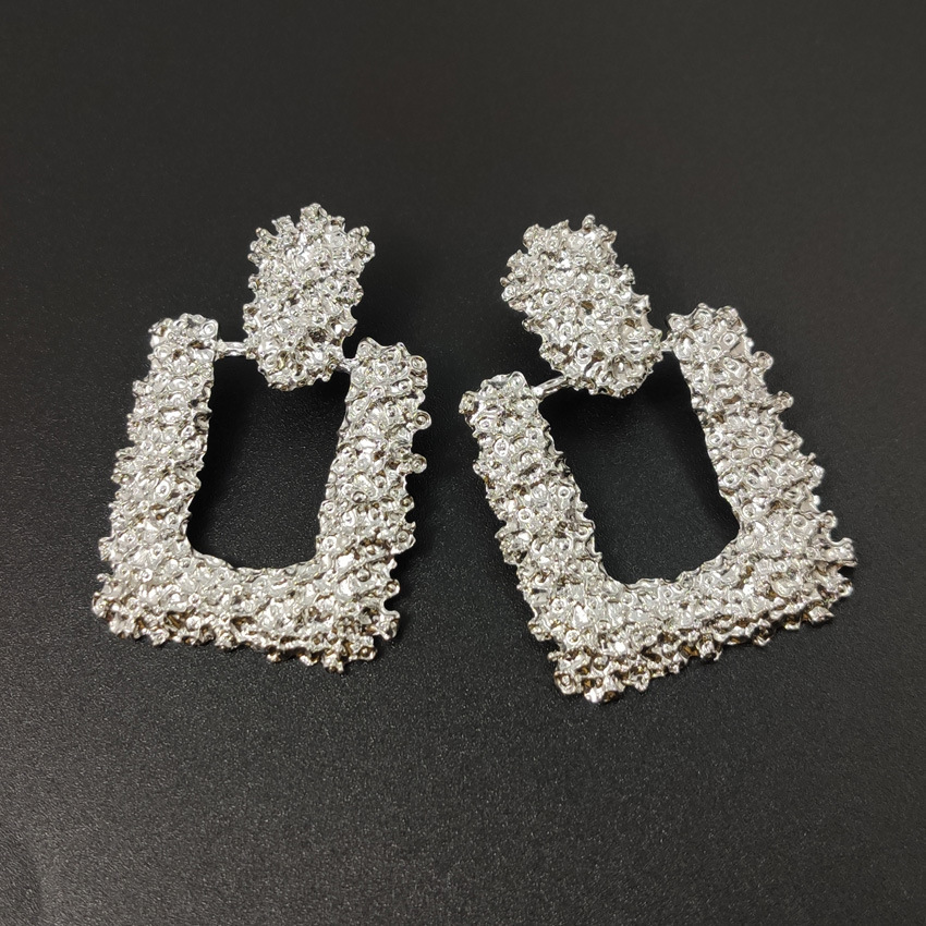 European and American best-selling alloy geometric earrings, irregular convex earrings, Bohemian wholesale, cross-border exclusive supply Application Scenario