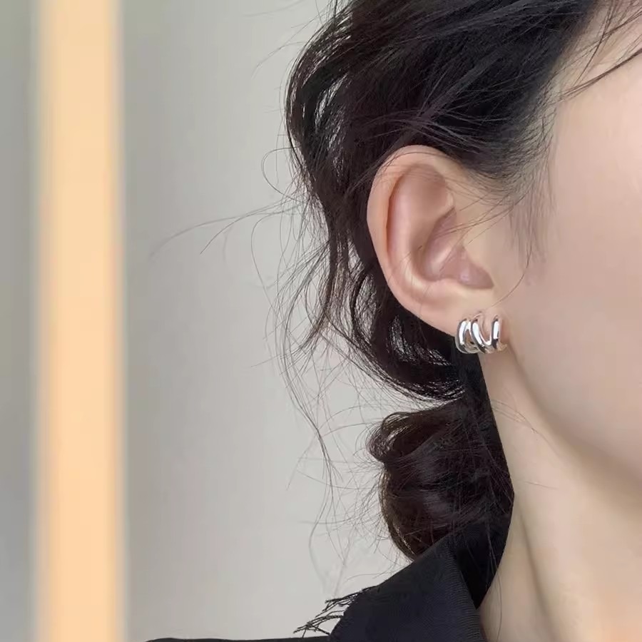 Multi-layer stacked metal earrings with a high-end design sense, commuter ear rings, a unique and niche plain ring for women, and elegant stud earrings Specification drawing