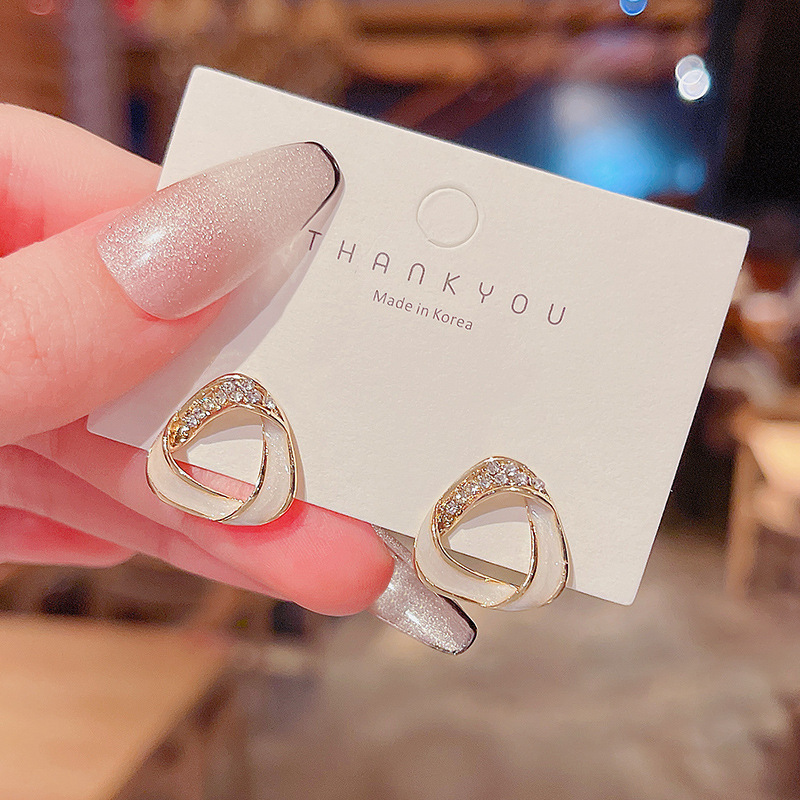 S925 Silver needle French design geometric earrings, women's diamond-encrusted super shiny stud earrings, the same style as the Internet celebrity details Picture