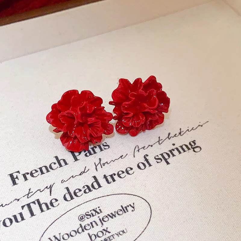 Ankela Red pleated flower stud earrings for women, retro, niche, light luxury and high-end style, unique Hong Kong style earrings Application Scenario