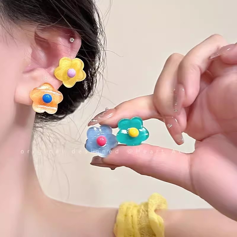 Summer graffiti colorful flower ear clips for women without ear piercings 2025 New bestseller, high-end and elegant sweet earrings Specification drawing