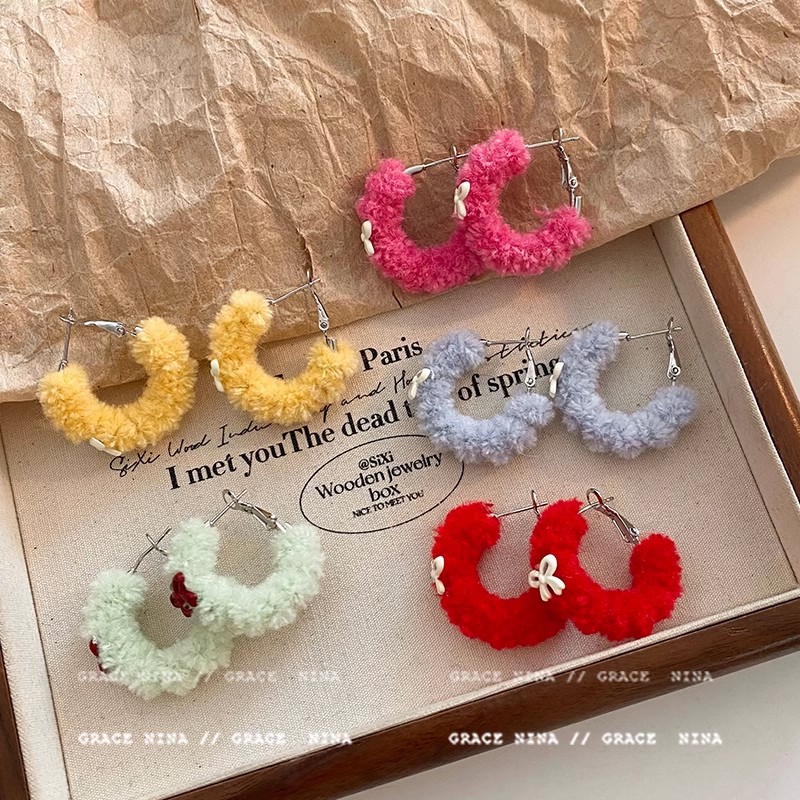Gentle plush bow ear rings for women with round faces to show off. Autumn and winter earrings with a high-end feel and unique charm. Earrings for women details Picture