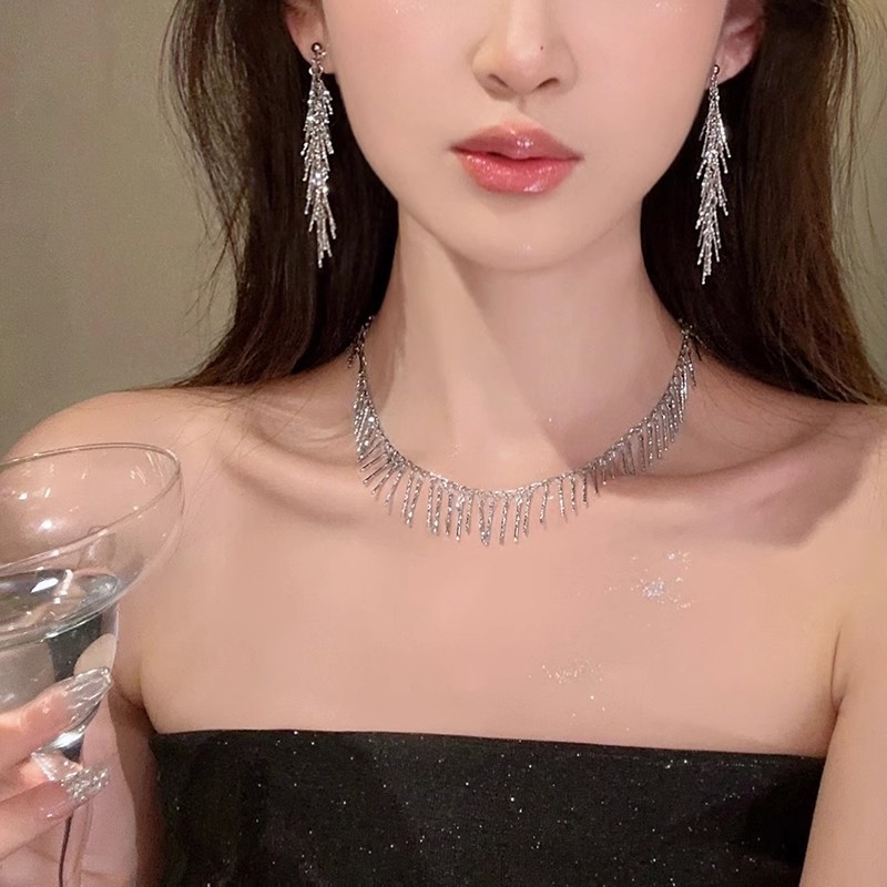 Long tassel ear studs with wheat ears, women's light luxury and high-end style earrings, niche design sense, fashionable and versatile earrings Specification drawing
