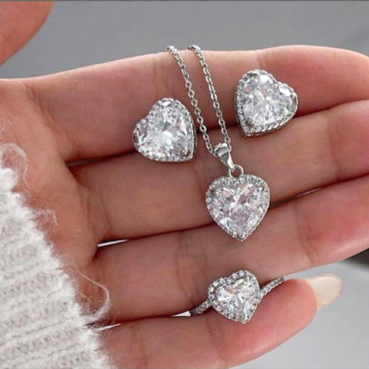 A new cross-border minimalist and cold style zircon heart-shaped earrings, rings, necklace sets, and diamond jewelry for women full figure