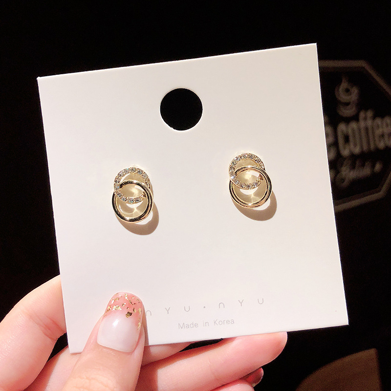 The new Korean-style fashionable and simple earrings feature small ring stud earrings with a unique and cold style. The diamond-encrusted double ring earrings are also stylish Specification drawing