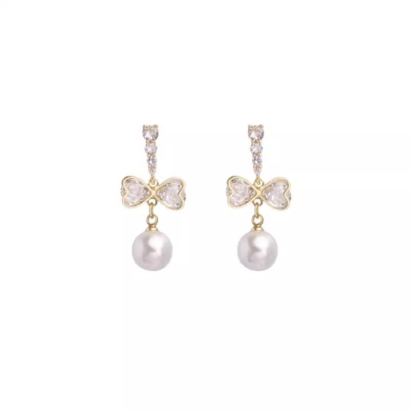 High-end bow diamond-encrusted elegant earrings, socialite round face slimming earrings, Chanel style design pearl stud earrings Item Picture