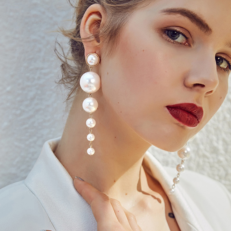 Wholesale of fashionable European and American French retro pearl earrings, creative and simple artificial pearl long earrings of various sizes details Picture