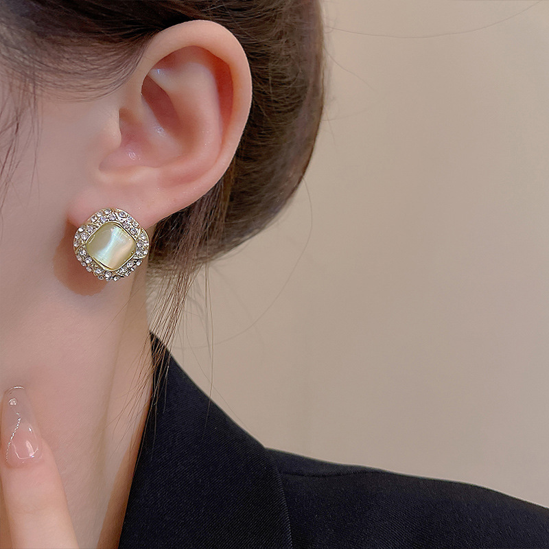 925 Silver Needle water Diamond Cat's Eye Stone retro small Stud earrings with a high-end feel, 2023 new style feminine earrings Application Scenario