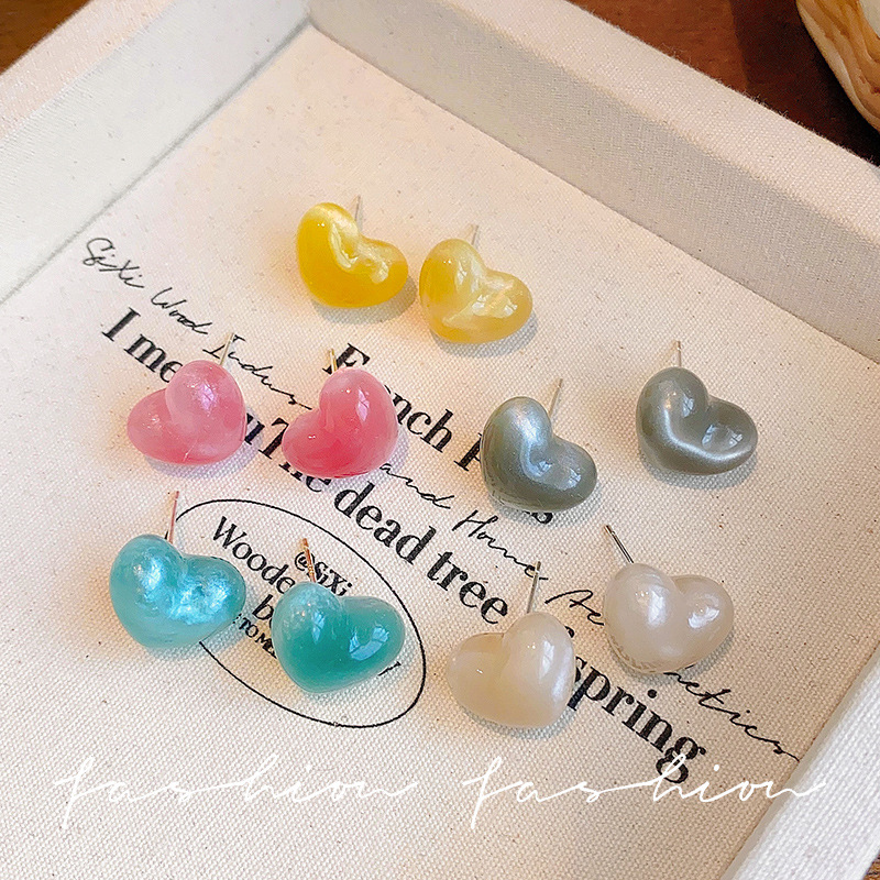 Fresh and sweet jelly-colored three-dimensional heart-shaped stud earrings from Japan and South Korea, fashionable design sense, elegant and individual cat's eye stone earrings details Picture