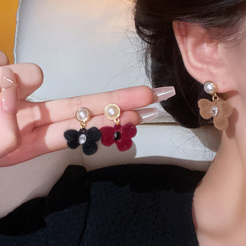 Korean-style pearl flocked black bow stud earrings with a light luxury, niche and high-end feel, versatile and personalized stud earrings details Picture