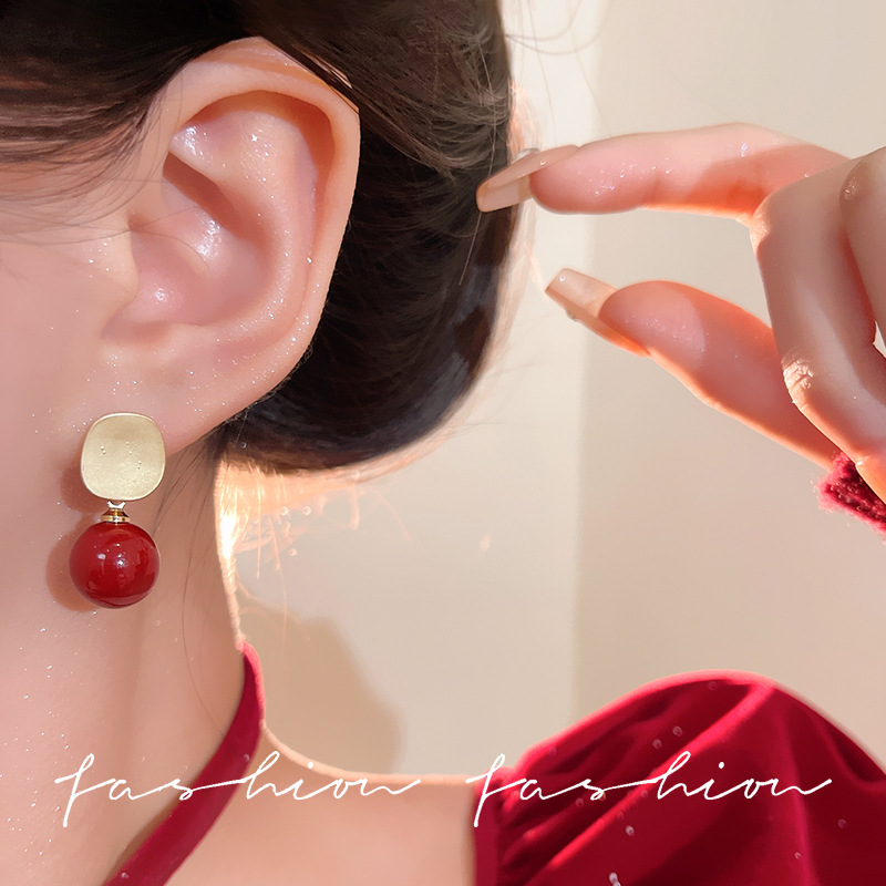 New Year's Ankela Red round pearl Stud Earrings for Women's unique retro style 2025 New simple geometric earrings Application Scenario
