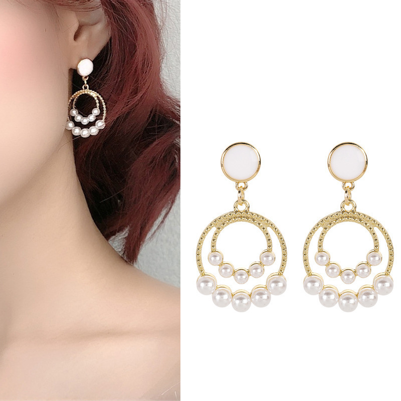 S925 Silver Needle Sexy Pearl Earrings, sweet and feminine with hollowed-out stud earrings, Korean Internet celebrity versatile circular earrings details Picture
