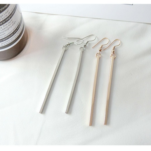 Korean-style long stud earrings, long and elegant, simple and versatile, long stud earrings Application Scenario