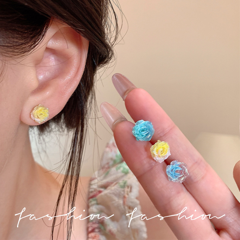 Pink flower light luxury earrings, cute, sweet, cool and fashionable earrings, niche new silver needle earrings, unique earrings for women Application Scenario