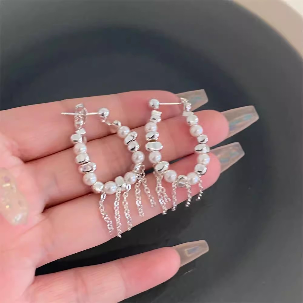 New retro and light luxury pearl beaded irregular style, cold and elegant Su earrings, silver patchwork earrings details Picture