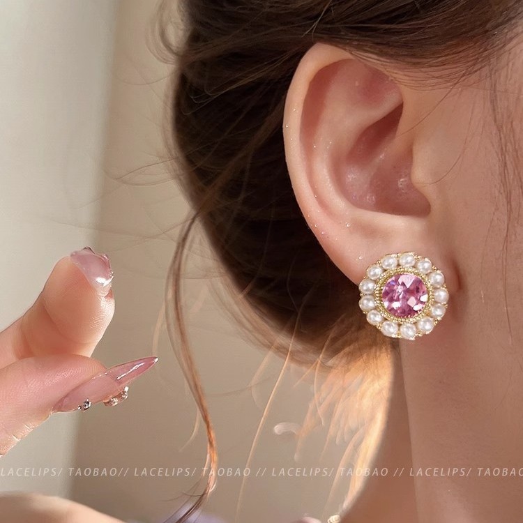 French retro Hepburn style crystal pearl stud earrings for women, a new 2025 bestseller with a light luxury and high-end feel details Picture