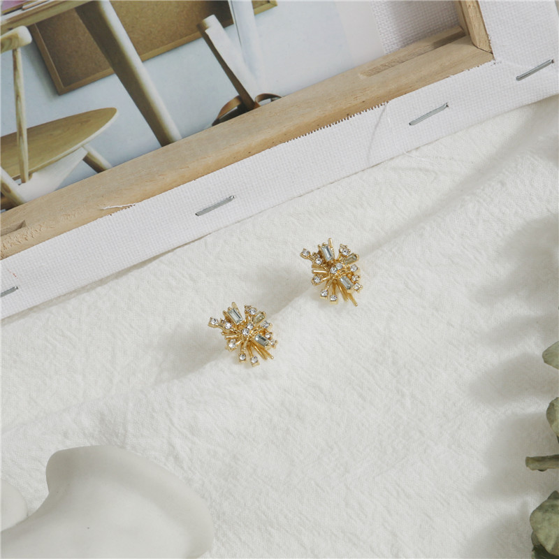 S925 Silver Needle Korean version Dongdaemun Golden Flower Stud earrings, feminine irregular firework alloy diamond-encruted earrings Application Scenario