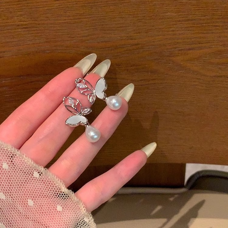 Fresh and elegant butterfly pearl earrings, a new 2024 bestseller for women, exude a high-end feel and a light luxury style with stud earrings and pendants Specification drawing