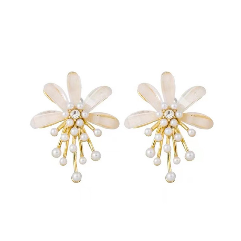 S925 Silver Needle Korean flower pearl, simple and elegant, unique, niche and high-end design, ethereal stud earrings Item Picture