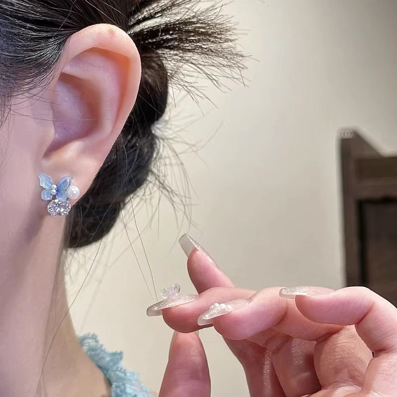 Super ethereal blue butterfly pearl stud earrings for women, French niche high-end style earrings, versatile and sweet earrings for commuting details Picture