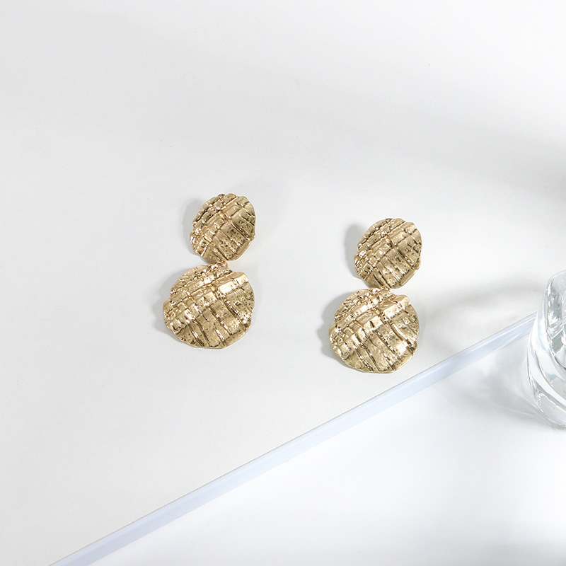 Exaggerated metal earrings for women, long European and American fashionable round geometric pendant earrings, simple and trendy earrings Specification drawing