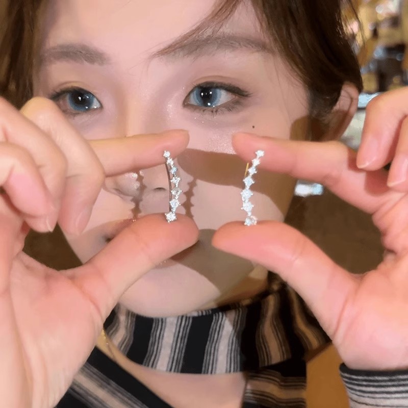 Crescent-shaped diamond Zircon ear bone clips, no ear piercings, women's 2025 new bestseller, high-end, versatile and fashionable ear studs full figure