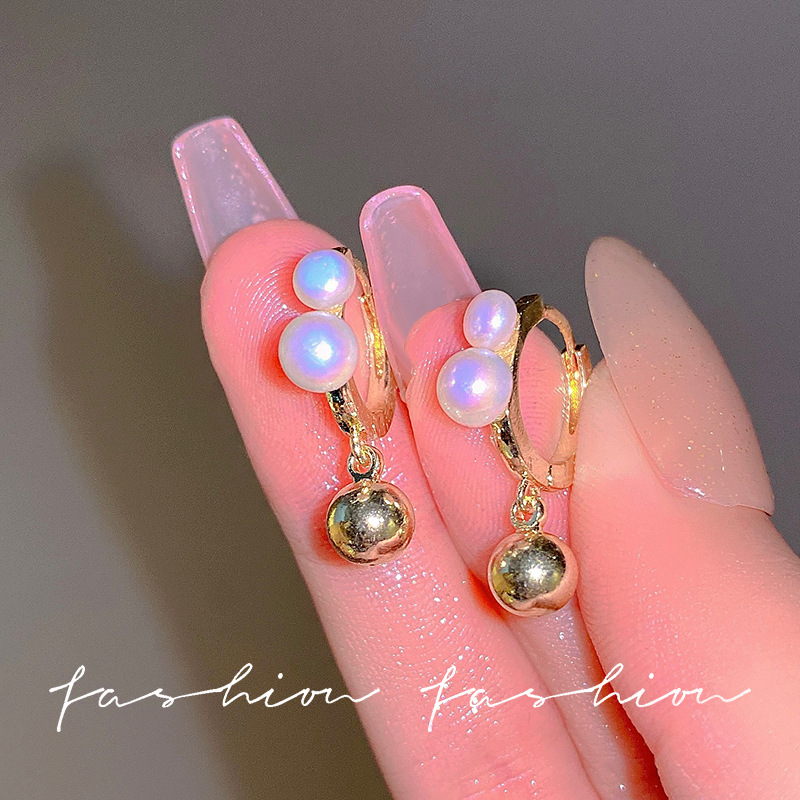 S925 Silver needle pearl ear rings: French high-end, niche, ins style, fashionable and versatile, elegant and grand, light luxury earrings for women Application Scenario