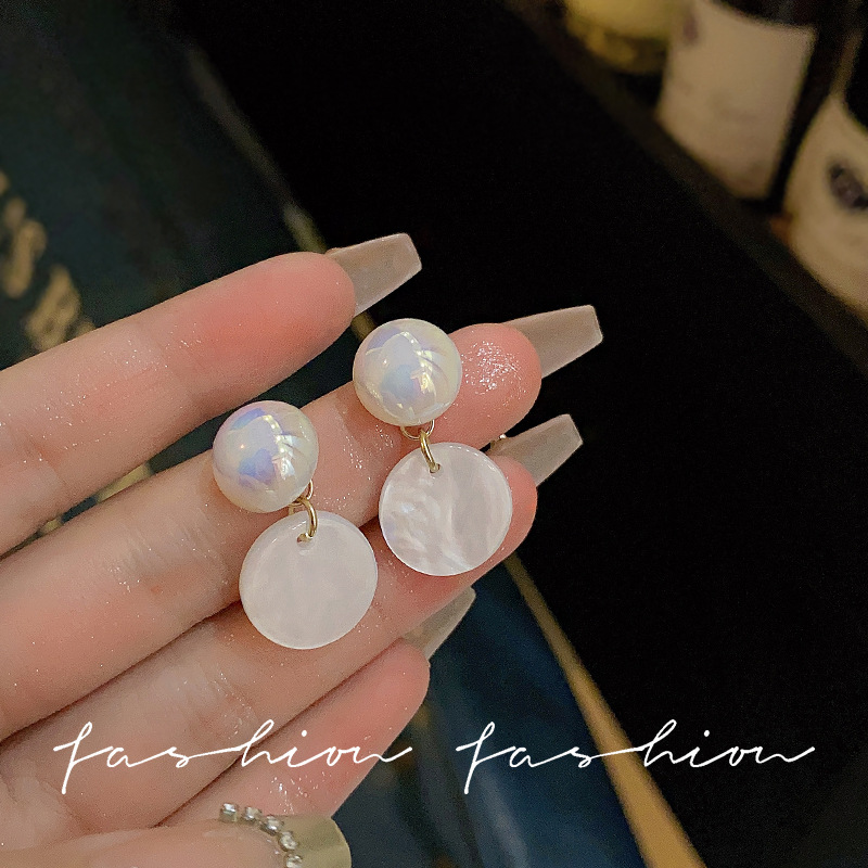 Niche design sense, high-end light luxury pearl earrings, cold style, quality stud earrings, 925 silver needle earrings, Yiwu accessories Application Scenario