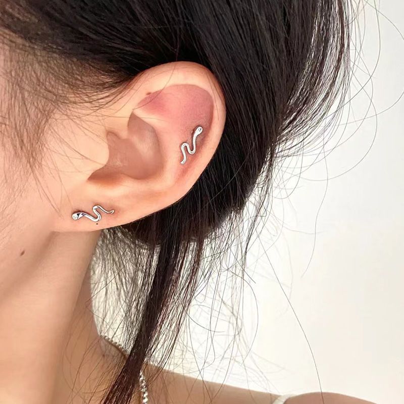 Mini and cute snake zircon stud earrings for girls, no need to remove for sleeping, simple and versatile ear piercing earrings, elegant and stylish earrings full figure