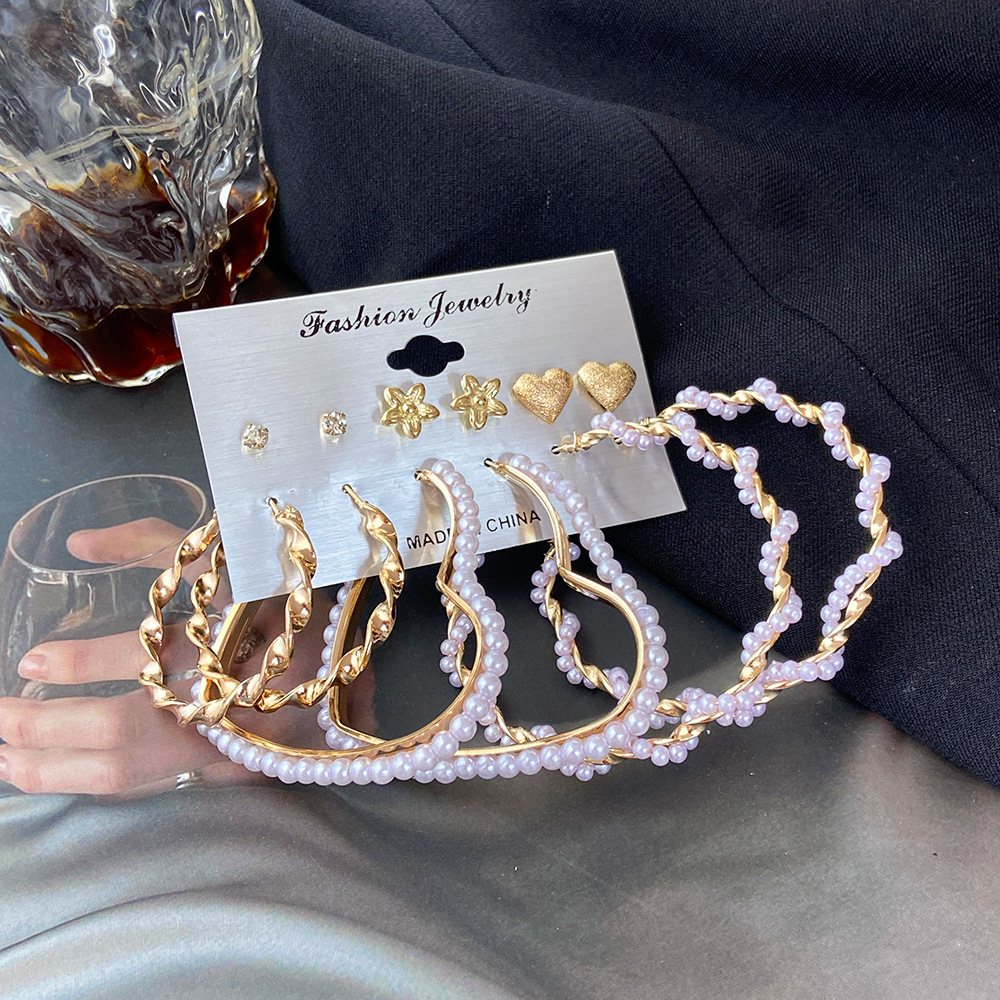 A new 6-piece set of cross-border heart-shaped earrings from Europe and America, a creative imitation pearl dot diamond circle earring set Application Scenario