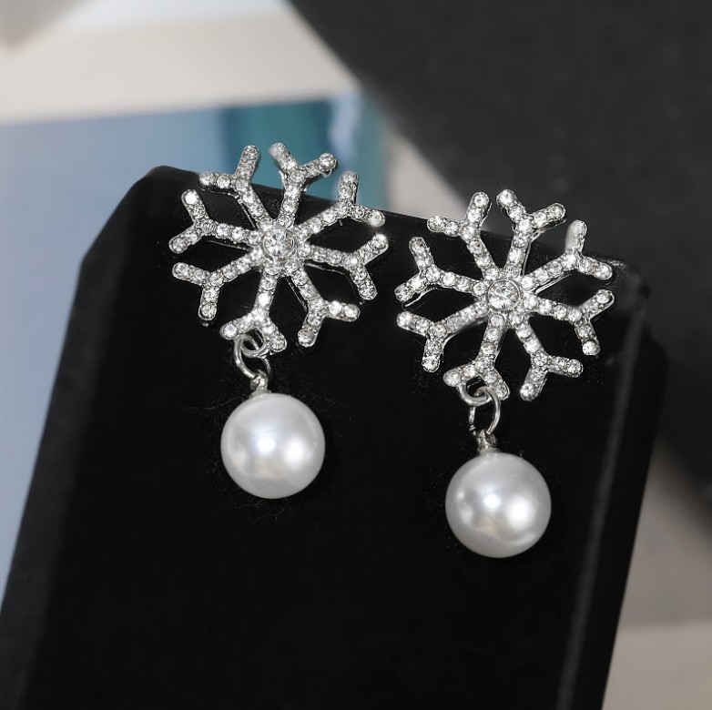 S925 Silver Needle Korean Personalized Snowflake Pearl Earrings 2021 New Style Fashionable and elegant Stud earrings Simple earrings for women details Picture