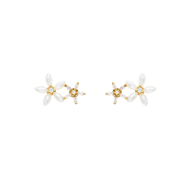 Korean-style diamond-encrusted flower pearl stud earrings for women, with a light luxury and niche design sense, super ethereal earrings, fashionable and versatile commuting earrings Item Picture