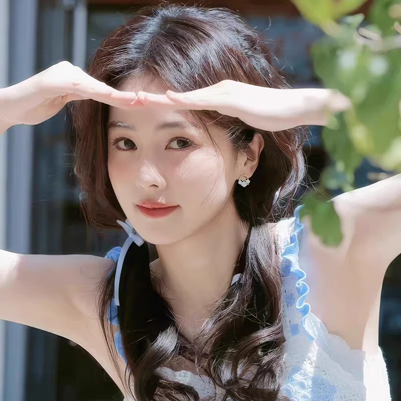 French retro camellia stud earrings for spring and summer, exuding a high-end and exquisite forest-themed beauty. Earrings for women with round faces details Picture