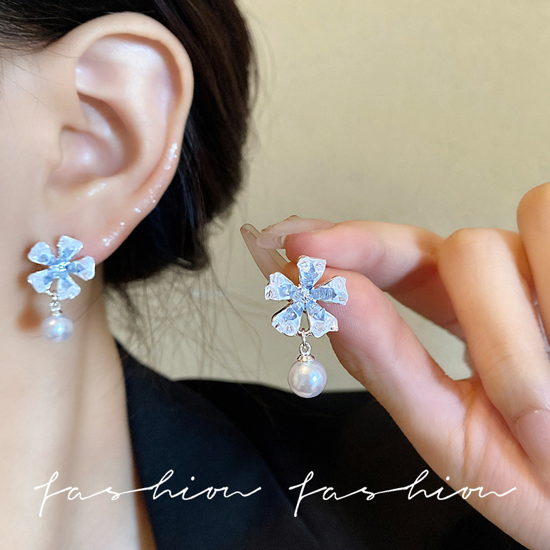 Gradient cold style flower stud earrings for women, super fairy light luxury exquisite pearl earrings, ins trendy and stylish summer earrings details Picture