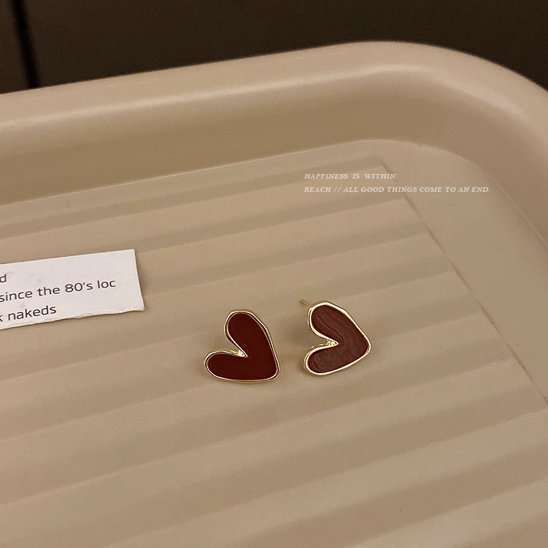 S925 Silver Needle Korean wine red retro heart-shaped stud earrings, a niche design for women, simple and elegant earrings full figure