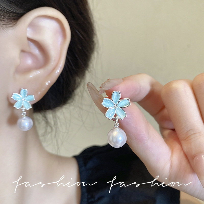 925 Silver Needle Flower Pearl Earrings, a unique and niche design for women, mint green stylish earrings, wholesale earrings in Yiwu Application Scenario