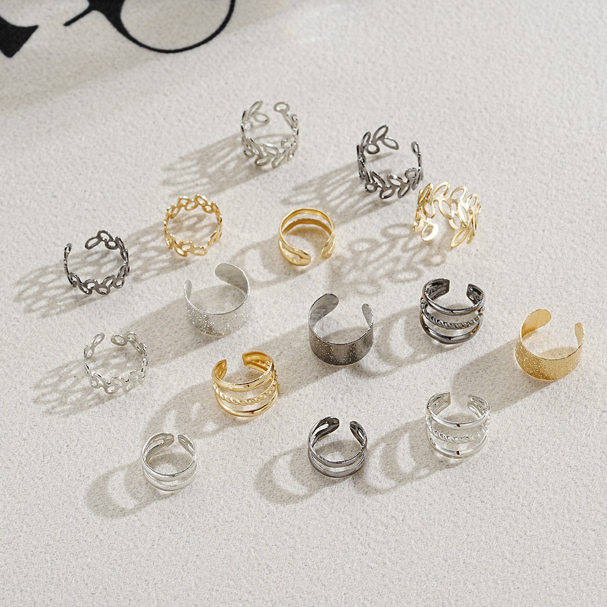 Cross-border European and American accessories, fashionable and high-end flower ear clip set, 15-piece set, women's ear clips without ear holes, hot-selling accessories Application Scenario