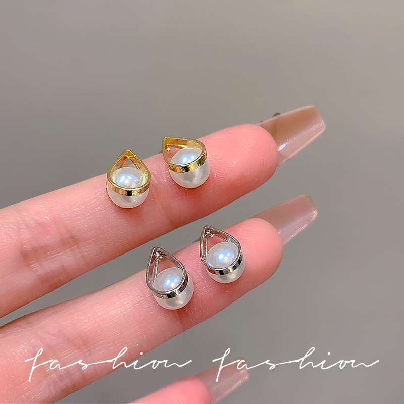 French-style teardrop-shaped stud earrings, niche retro, simple and high-end pearl earrings, versatile for commuting, silver needle earrings full figure