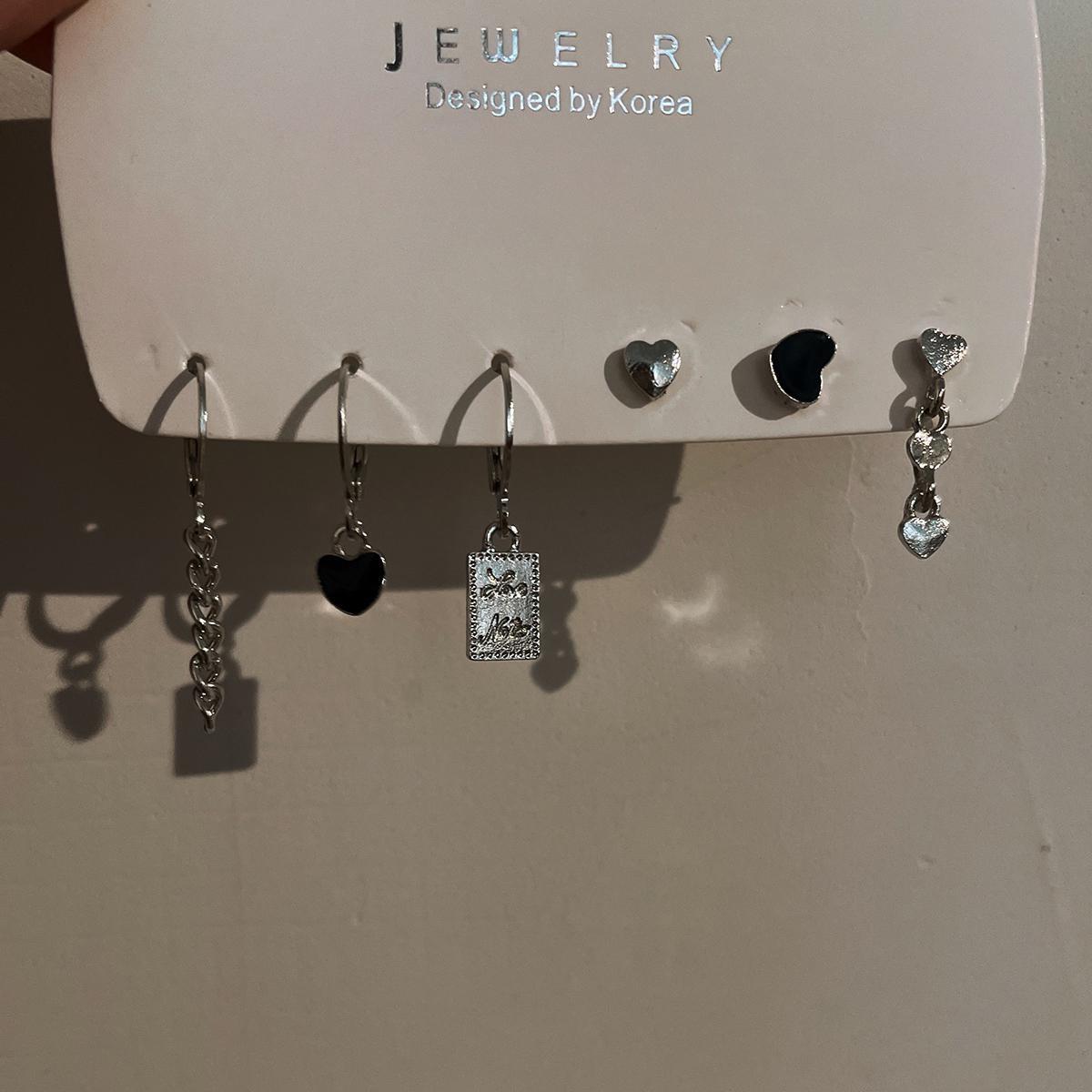 A 6-piece set of popular cross-border design stud earrings for women, featuring butterfly zirconia heart-shaped and girlish hearts from Europe and America full figure