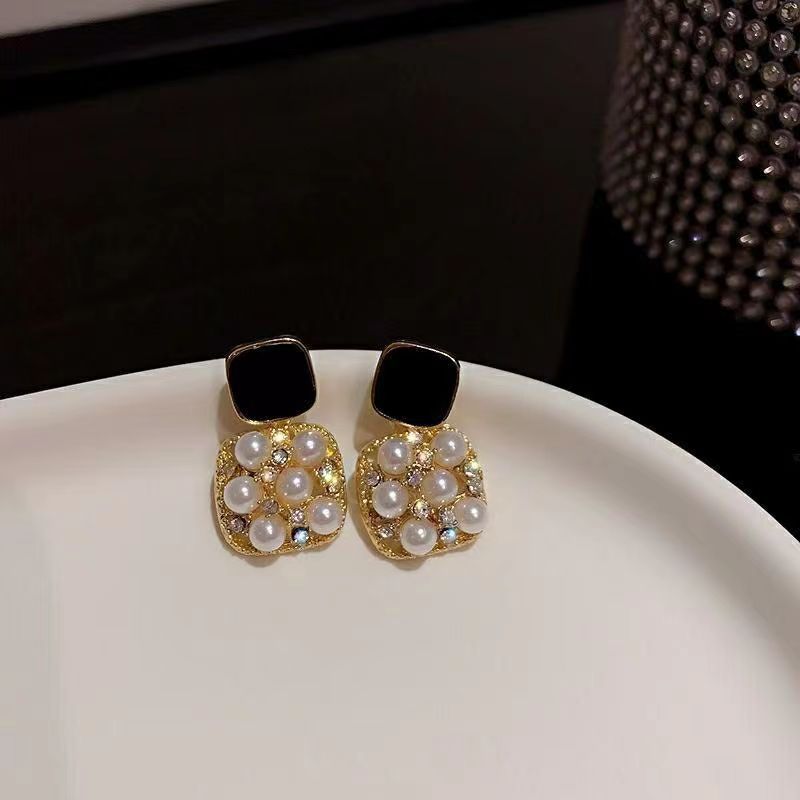 Korean square pearl earrings for women, retro Hong Kong style, hollowed-out style, high-end design sense, stud earrings Application Scenario
