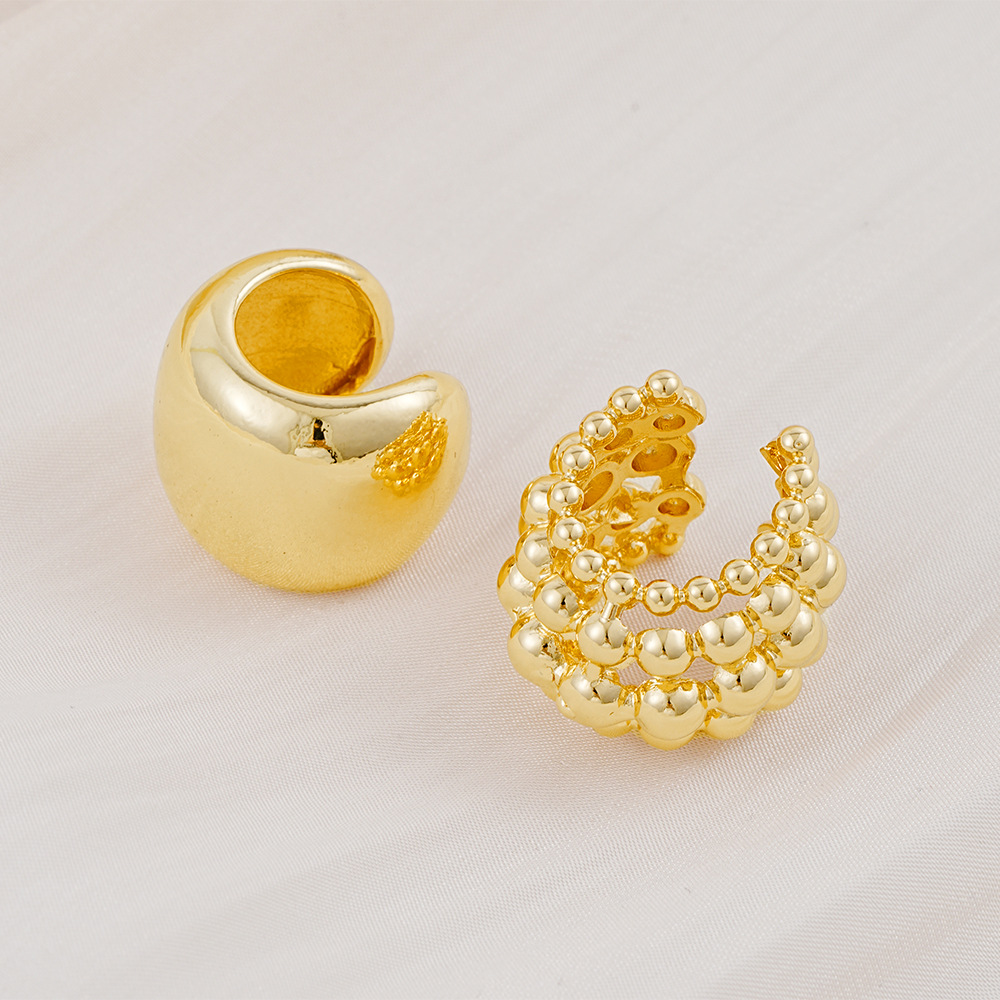SHEIN's new cross-border C-shaped semi-circular beaded copper ear clip 2-piece set, simple and individual, no ear hole ear bone clip wholesale Application Scenario