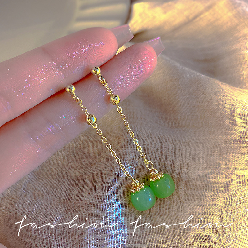 Retro ancient-style imitation Hetian jade earrings and earrings for women, a new bestseller in 2023, with a light luxury and high-end feel Application Scenario
