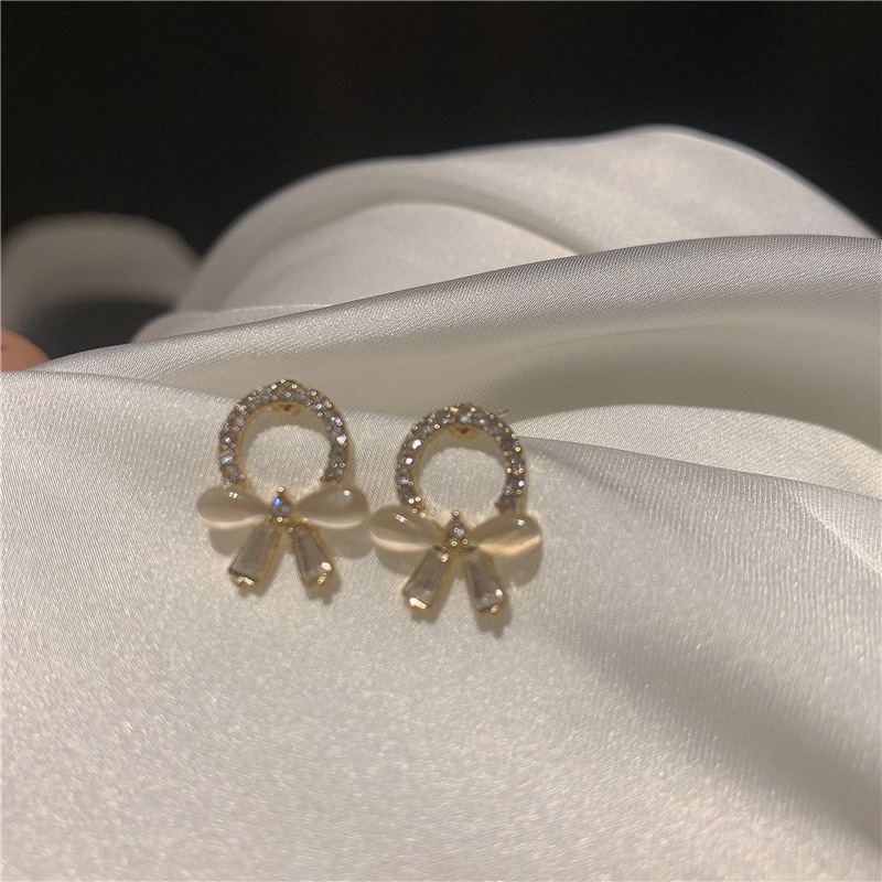 S925 Silver Needle New cat's eye stone bow stud earrings for women, small, simple and versatile Korean earrings, trendy and stylish for going out Application Scenario