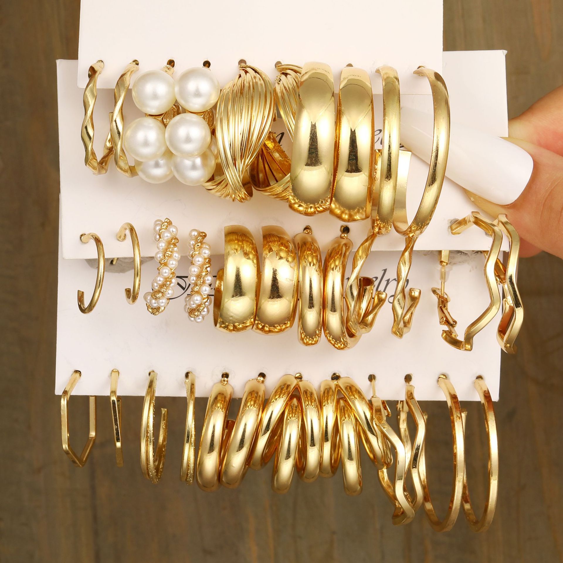 A new set of square geometric retro imitation pearl earrings from Europe and America, featuring creative and personalized metal ear rings full figure