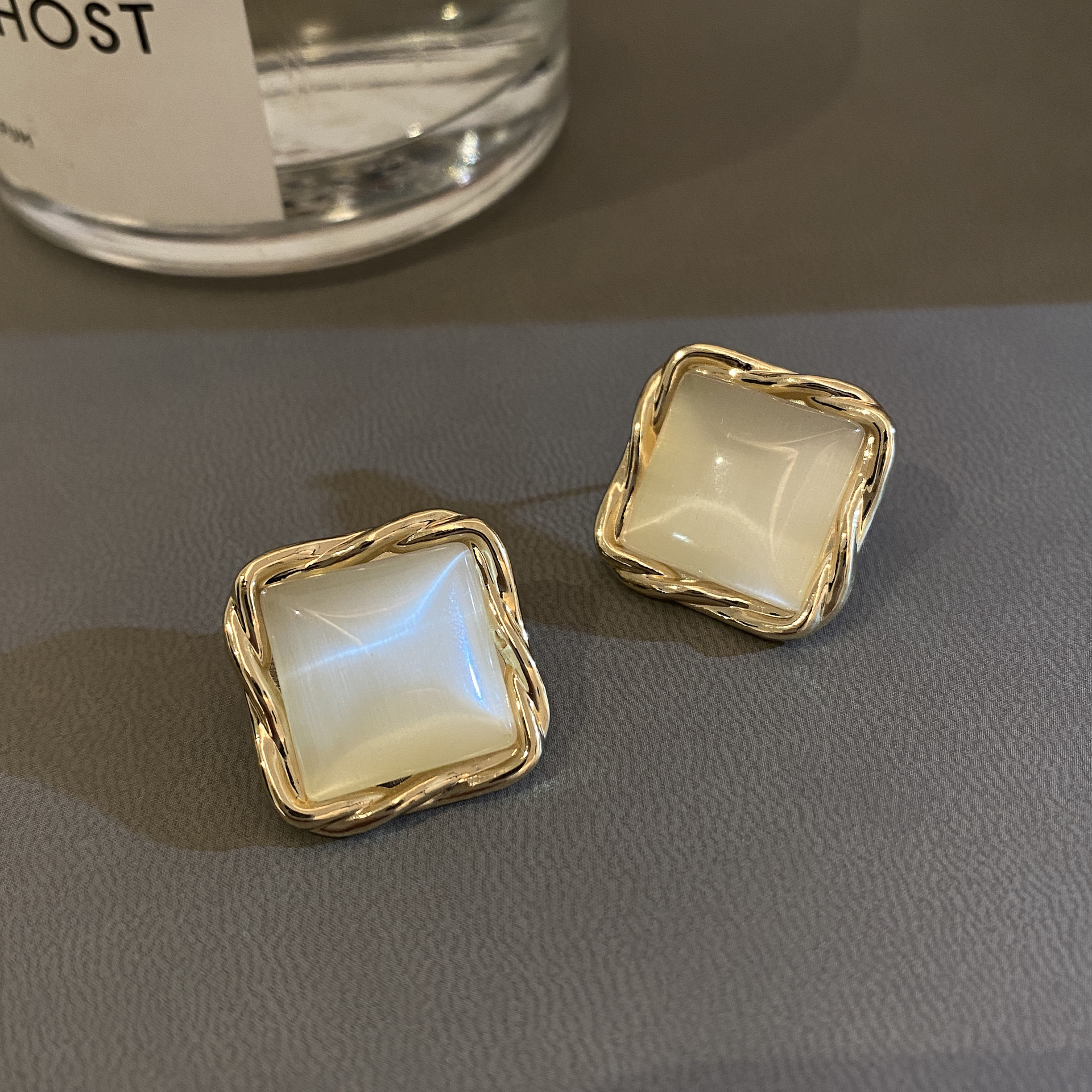 S925 Silver Needle Korean fashion, simple geometric square cat's eye stone ear studs, female Internet celebrity design sense earrings and earrings, trendy full figure