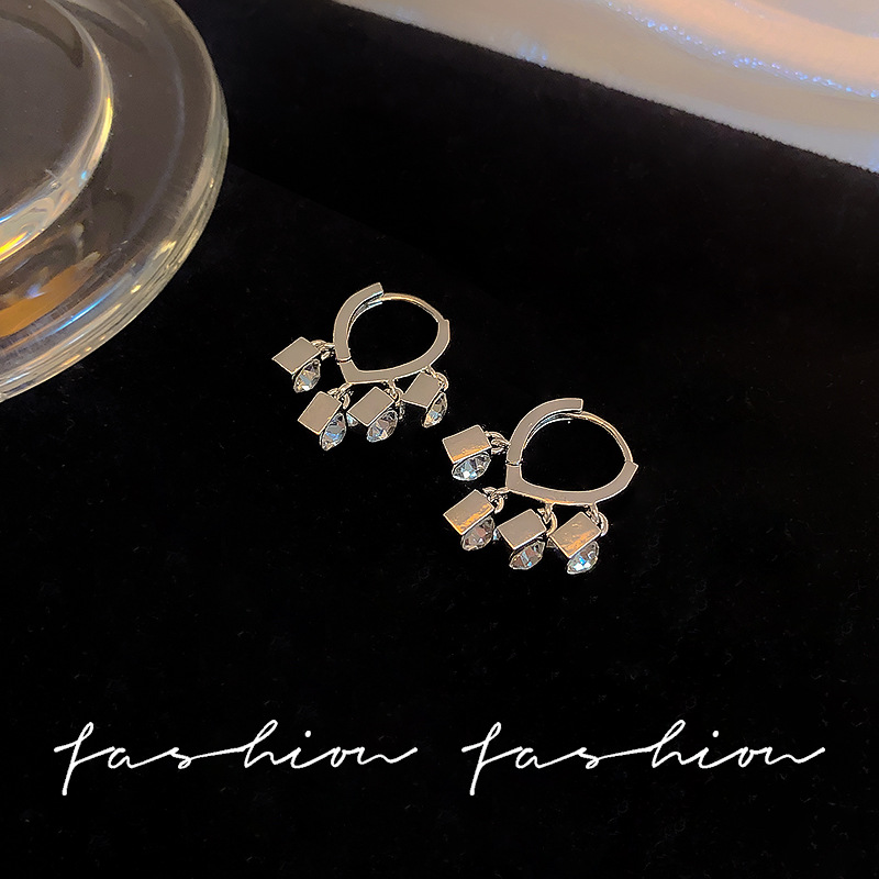 925 Silver Needle earrings for Women, with a light luxury and niche design sense, summer earrings, versatile and elegant tassel pendant ear buckle accessories Application Scenario