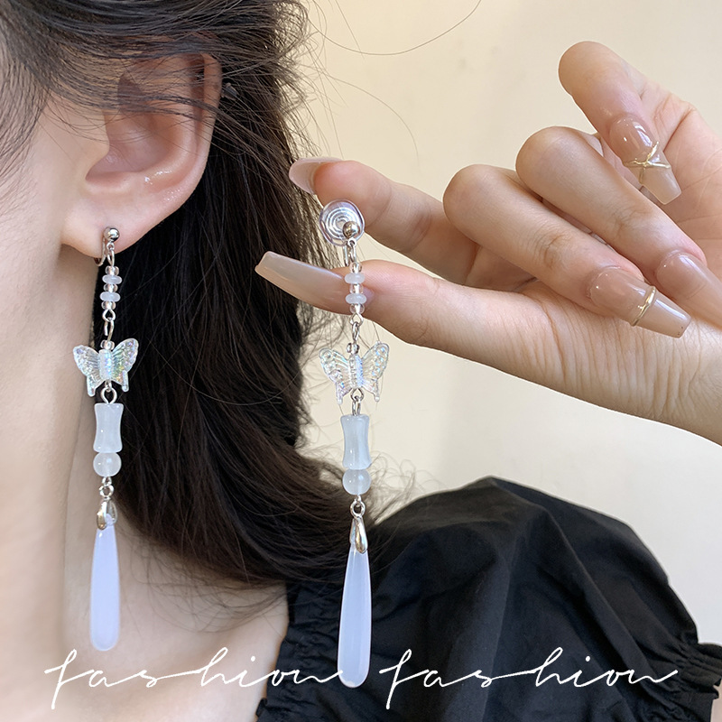 The ancient-style butterfly earrings with no ear holes, new Chinese-style ear hooks, and classical Hanfu ethnic style accessories are niche full figure