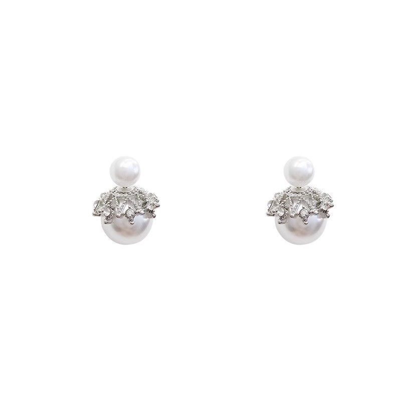 A pair of pearl stud earrings for women, with a unique design sense, light luxury and delicate style, are fashionable and versatile earrings Item Picture