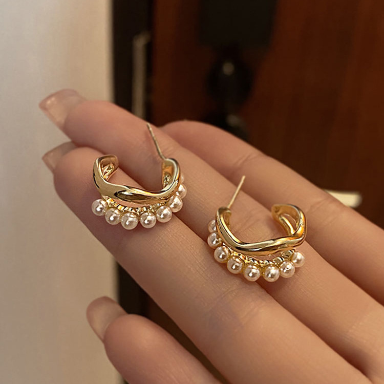Ins-style irregular double-layer pearl earrings, trendy and elegant women's plain face earrings, 925 silver needle earrings wholesale full figure