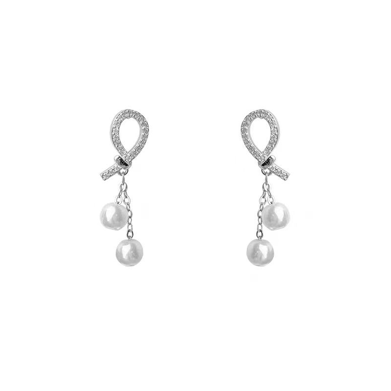 925 Silver Needle heart-shaped Pearl Earrings for women, with a unique and high-end feel, light luxury stud earrings, and a distinctive style, are trendy commuting earrings Item Picture